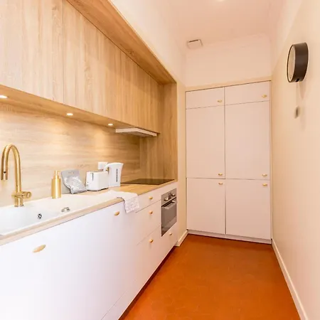 Comedie - Premiere Conciergerie *