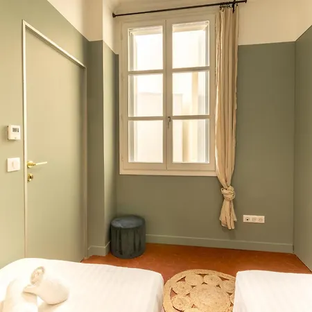 Comedie - Premiere Conciergerie